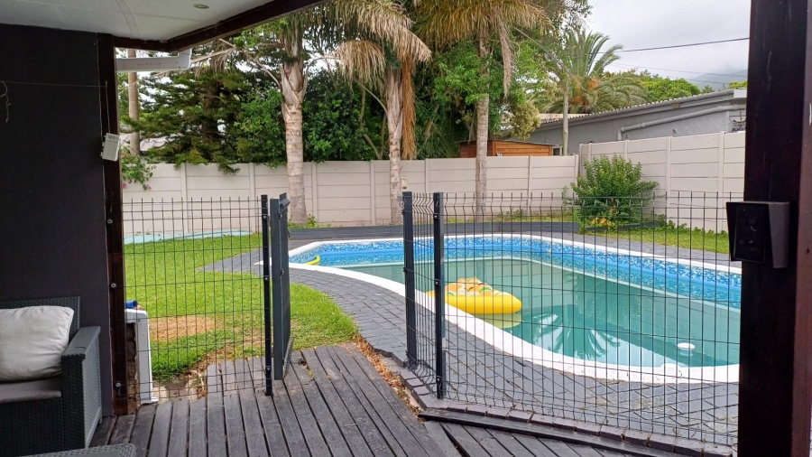 5 Bedroom Property for Sale in Bodorp Western Cape